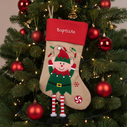 Bestickter Weihnachtsstrumpf mit Weihnachtsfiguren und Namen Bestickter Weihnachtsstrumpf mit Weihnachtsfiguren und Namen