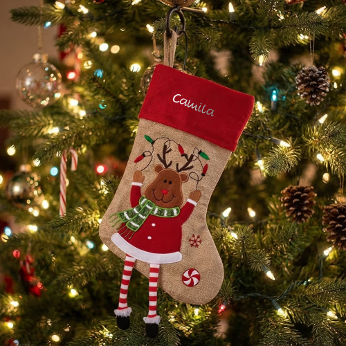 Bestickter Weihnachtsstrumpf mit Weihnachtsfiguren und Namen Bestickter Weihnachtsstrumpf mit Weihnachtsfiguren und Namen