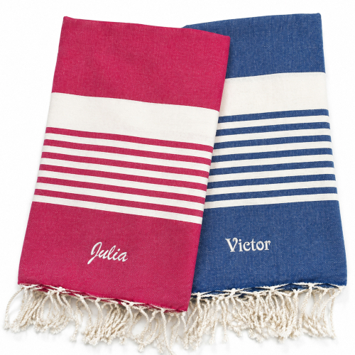 Traditionelles Fouta-Strandtuch gestreift mit Namensstickerei Traditionelles Fouta-Strandtuch gestreift mit Namensstickerei