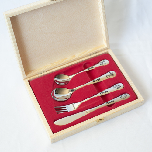 Kinderbesteck-Set mit Foto im Cartoon-Stil umgewandelt