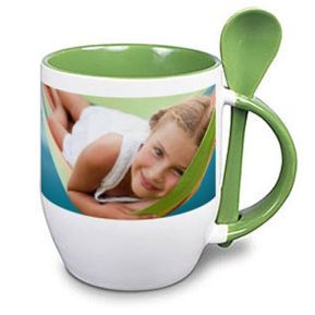 Tasse mit Löffel und Foto Tasse mit Löffel und Foto