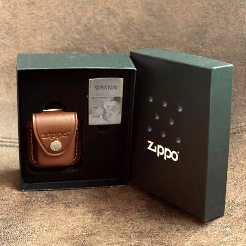 Zippo®-Feuerzeug mit Fotogravur auf Schieferplatte