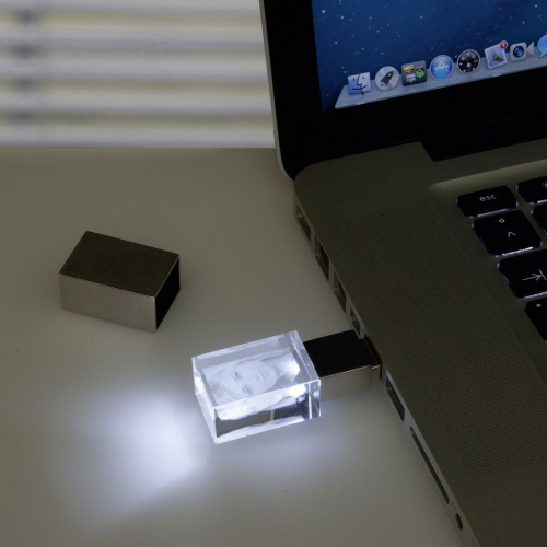 USB-Stick aus Glas mit Gravur